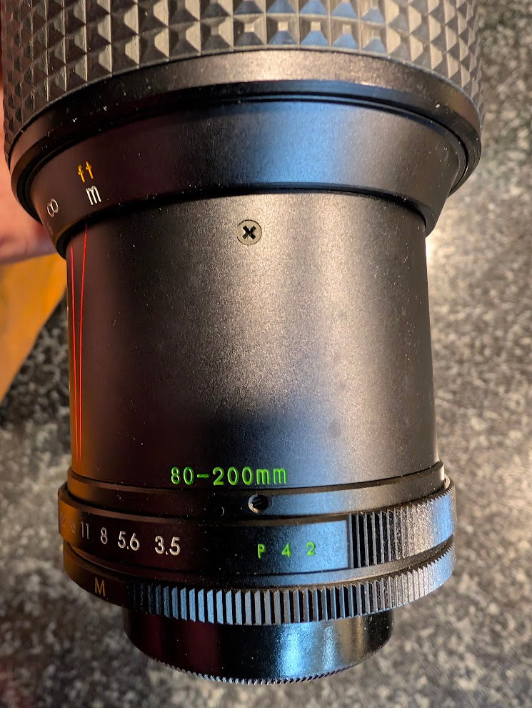 Makinon Hoya Skylight 1B 67mm 1:3.5 80-200 lens with bag