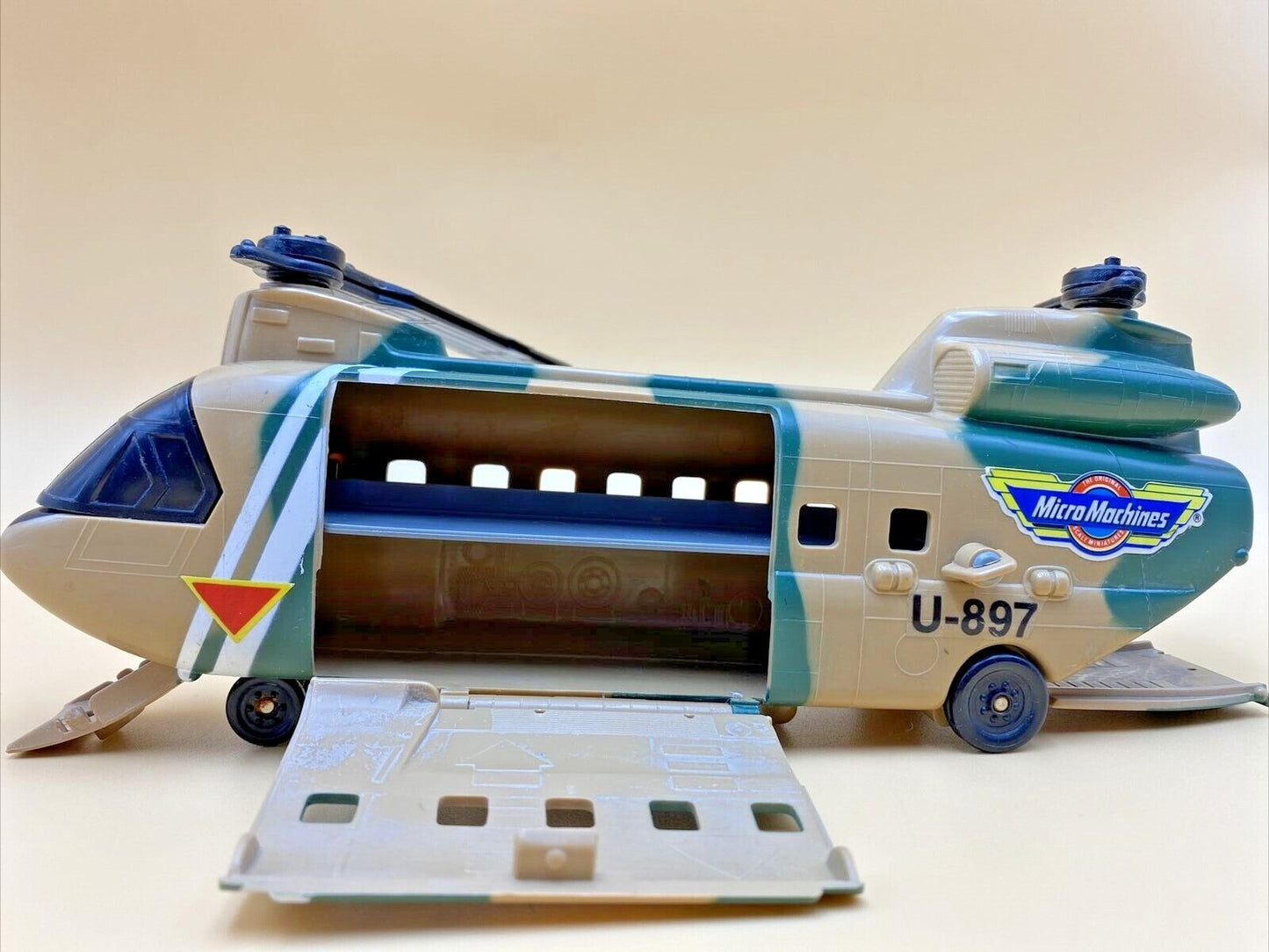 Micro Machines Military Chinook U-897 USAF Transport Chopper Helicopter Galoob