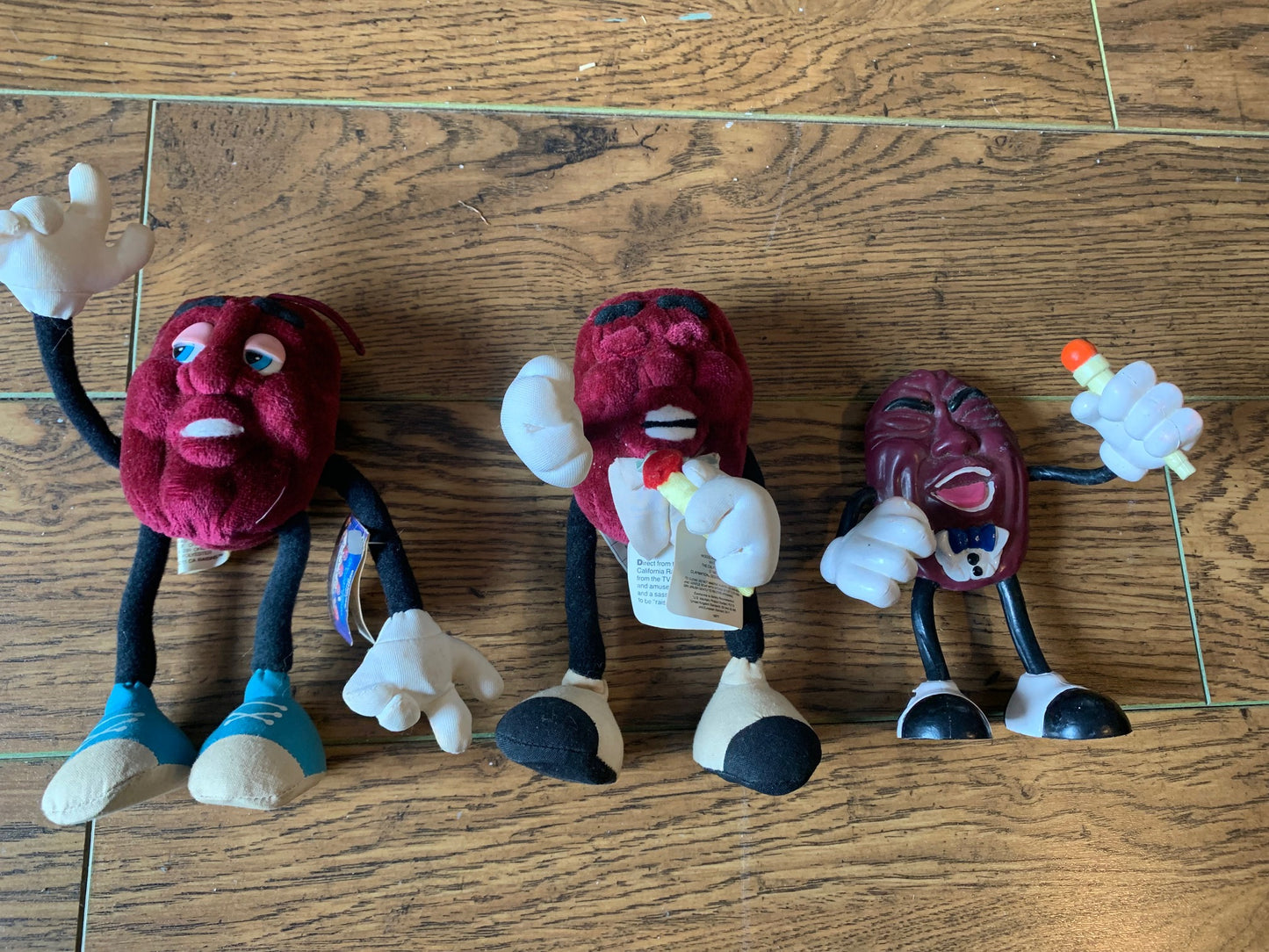 Assorted Plush & Plastic California Raisin Inc. Figures,Mug 1987