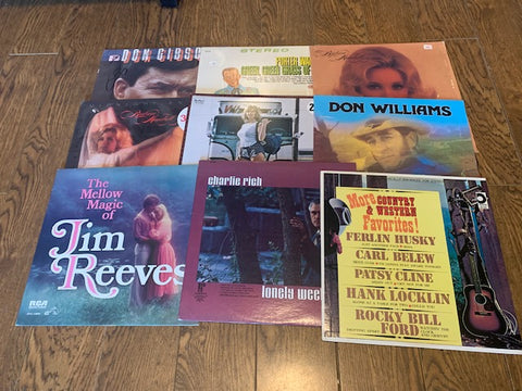 9 COUNTRY ALBUMS FROM SOME GREAT ARTSTS  - One Price Lot # 44