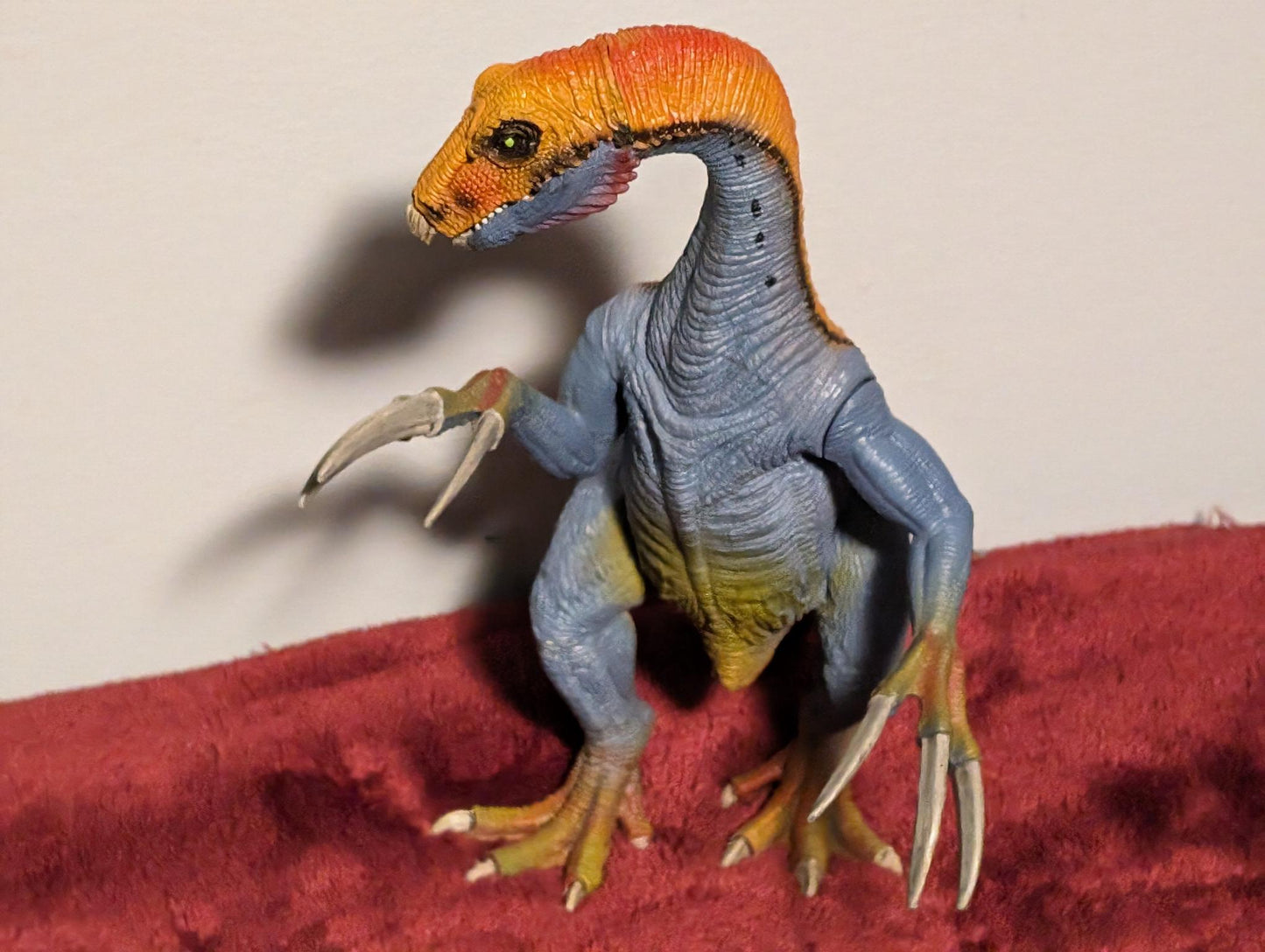 Dinosaur Figure Therizinosaurus Red Blue Moveable Jaw 10” 2013 D-73527