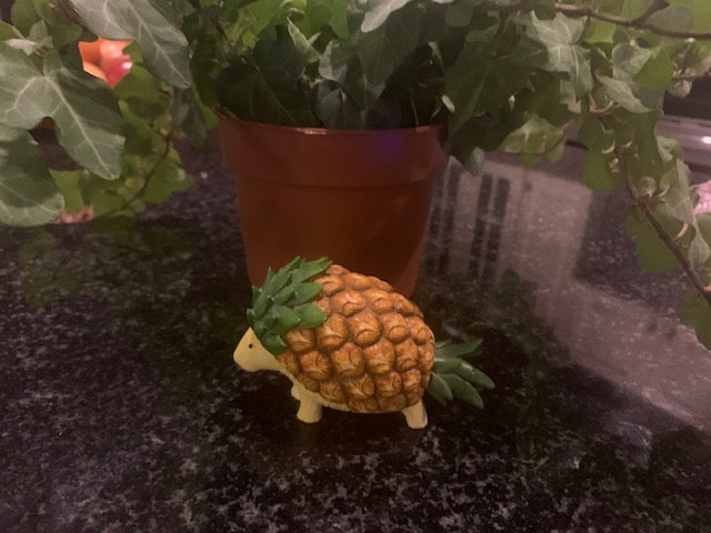 Enesco Home Grown Collection Figure Pineapple Porcupine 2010 4020992 No Box