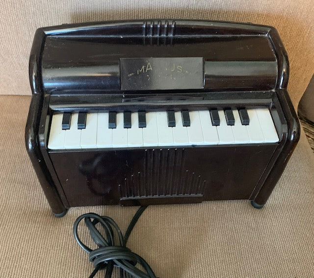 MAGNUS Mini Tabletop Bakelite Electric Organ #1510 Works! NICE! 1940's-50's