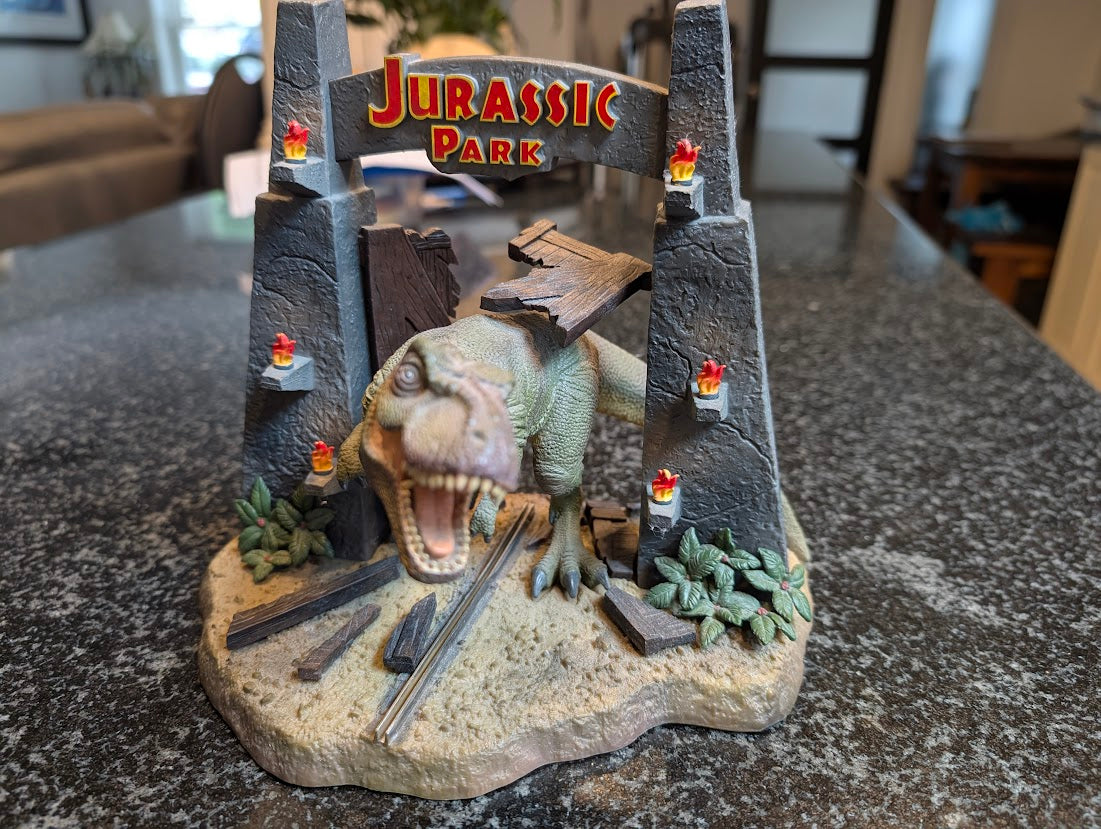 Jurassic Park T-Rex Gate Statue Figure 2011 ( With No Dvd ) Universal Studios
