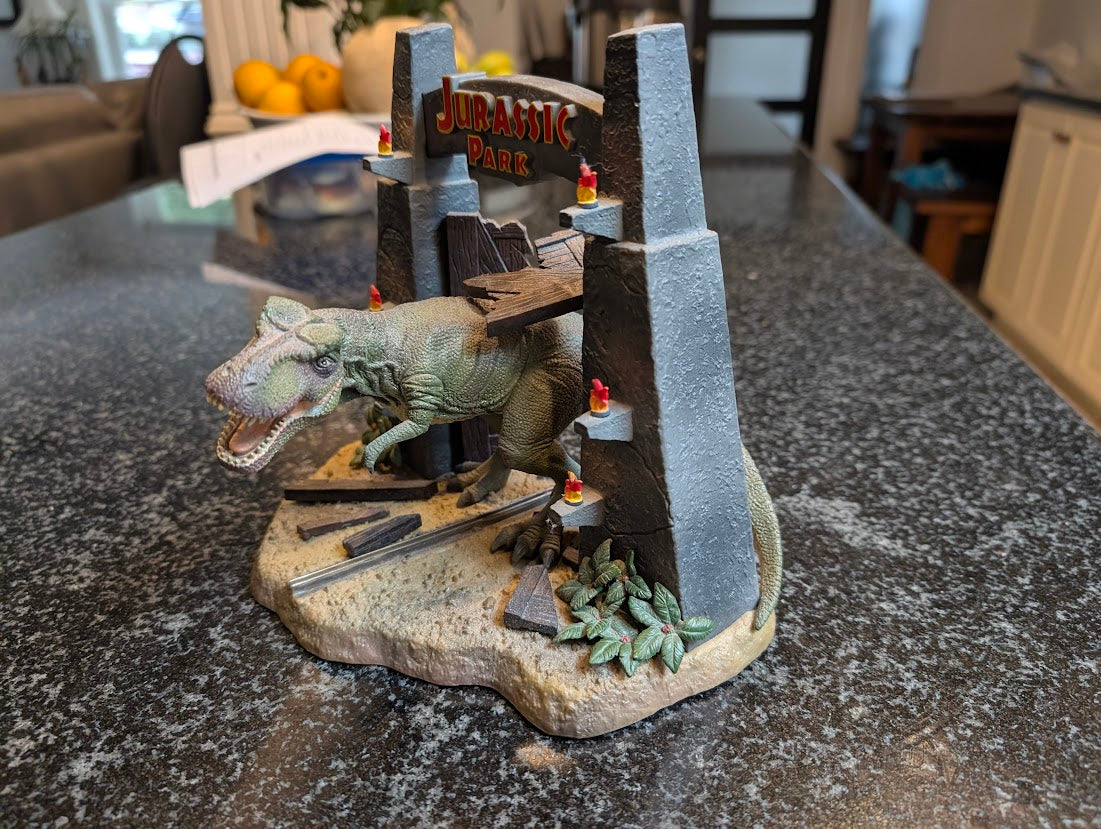 Jurassic Park T-Rex Gate Statue Figure 2011 ( With No Dvd ) Universal Studios