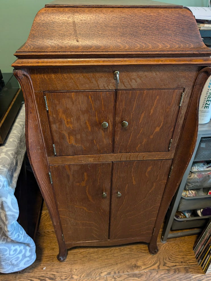 Vintage 1918 Antique Victor Victrola Talking Machine Oak VV-XI-A