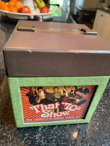 That 70s Show The Complete Series Stash Box DVD Box Gift Set  32-Disc 2008