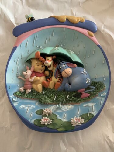 POOH'S HONEYPOT ADVENTURES "IT'S JUST A SMALL PIECE OF WEATHER" PLATE