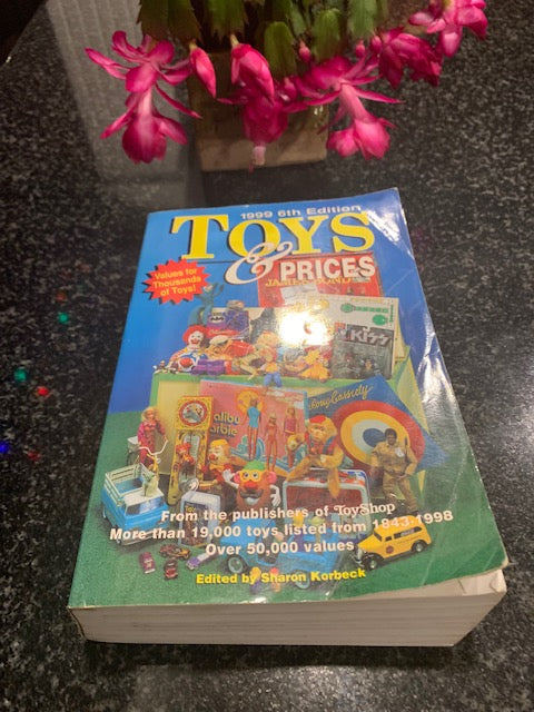 Toys & Prices 1998 Paperback – Sept. 1 1997 by Sharon Korbeck (Editor) Great Condition