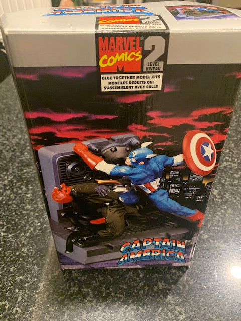 Brand New Marvel Comics Captain America Red Skull Model Kit Toy Biz 1998 Level 2