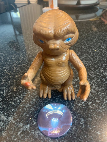 Vintage E.T. The Extra Terrestrial Action Figure Made In Taiwan 6” 1980s & Button