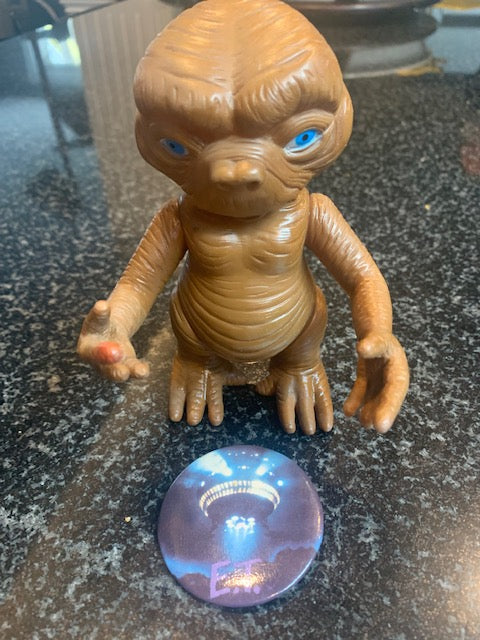 Vintage E.T. The Extra Terrestrial Action Figure Made In Taiwan 6” 1980s &  Button
