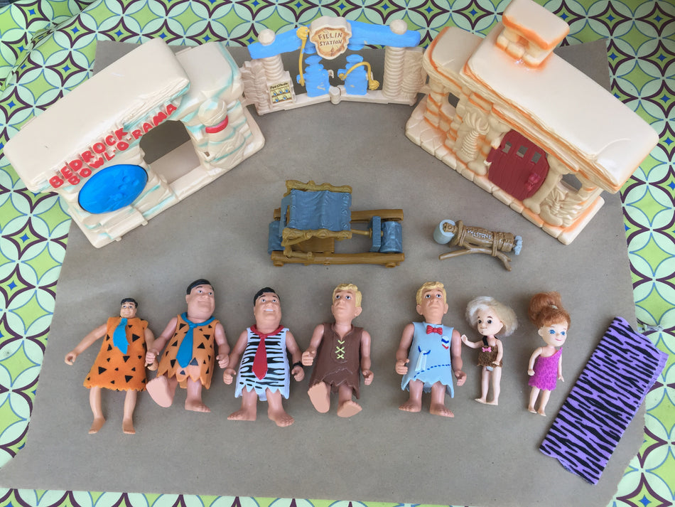 FLINTSTONES (1994) Bowl -A-Rama , Car,Golf Clubs and 7 figures