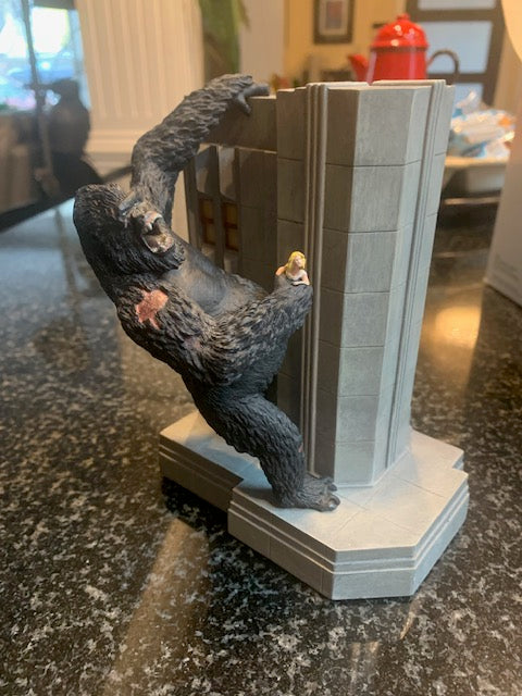 Collector KING KONG FINAL ASCENT DVD EXCLUSIVE Resin SCULPTURE by