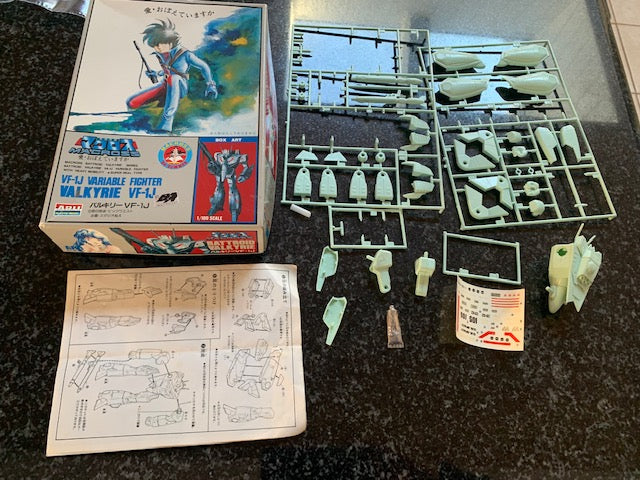 Macross Battledroid Valkyrie VF-1J Variable Fighter 1 / 100 Model ( see description )