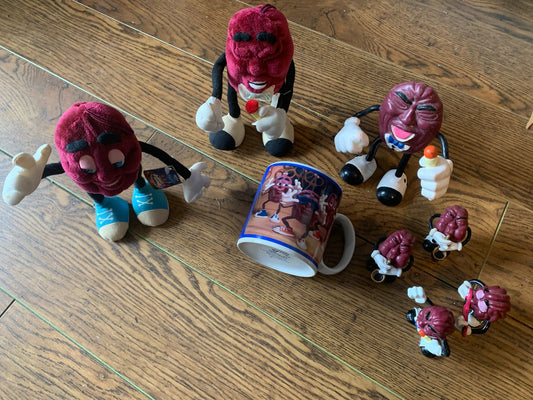 Assorted Plush & Plastic California Raisin Inc. Figures,Mug 1987