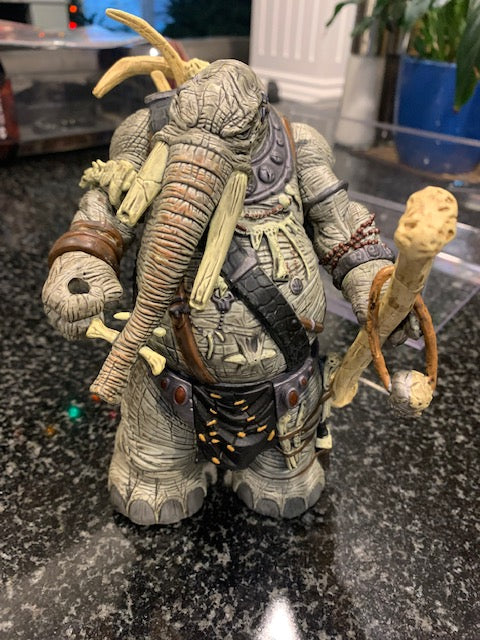 TODD MCFARLANE TOTAL CHAOS SPECIAL EDITION ACTION FIGURE W / DISPLAY CASE Pre Owned